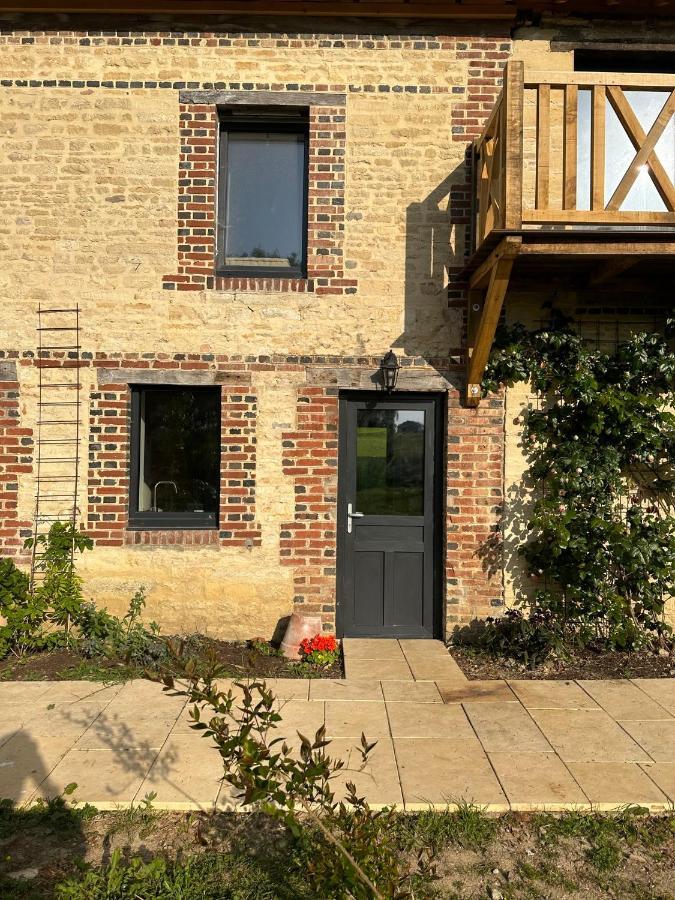 Gite Confortable Au Milieu Des Pres - La Ferme De Montigny Neauphe-Sur-Dive 외부 사진